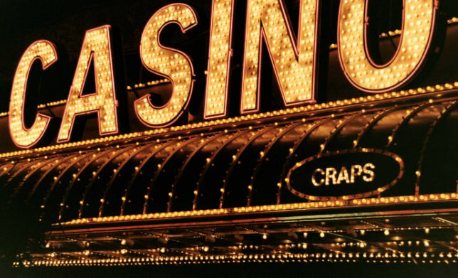 Tampilan permainan slot dan live dealer di markas138
